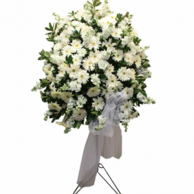  Üsküdar Çiçekçiler Beyaz Ferforje Çiçek Aranjmanı